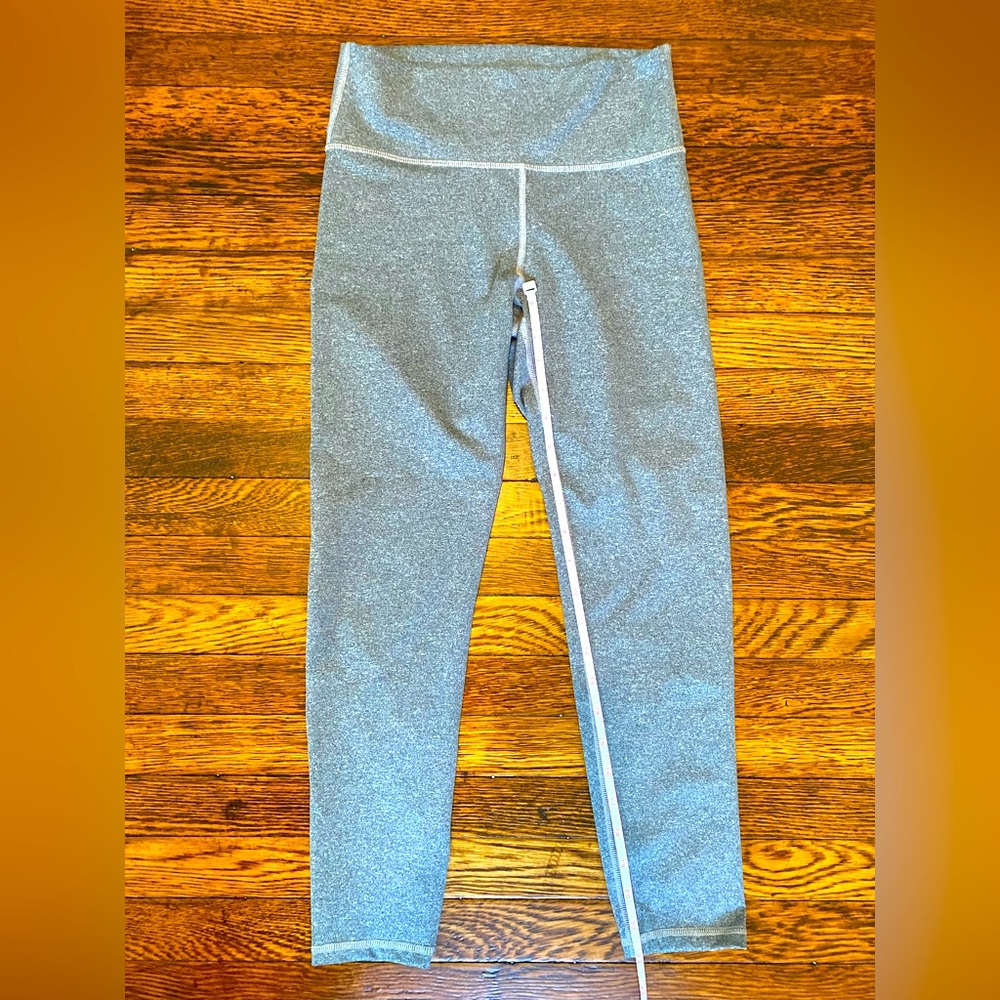 Heathered Gray Fabletics cropped leggings, size XS
